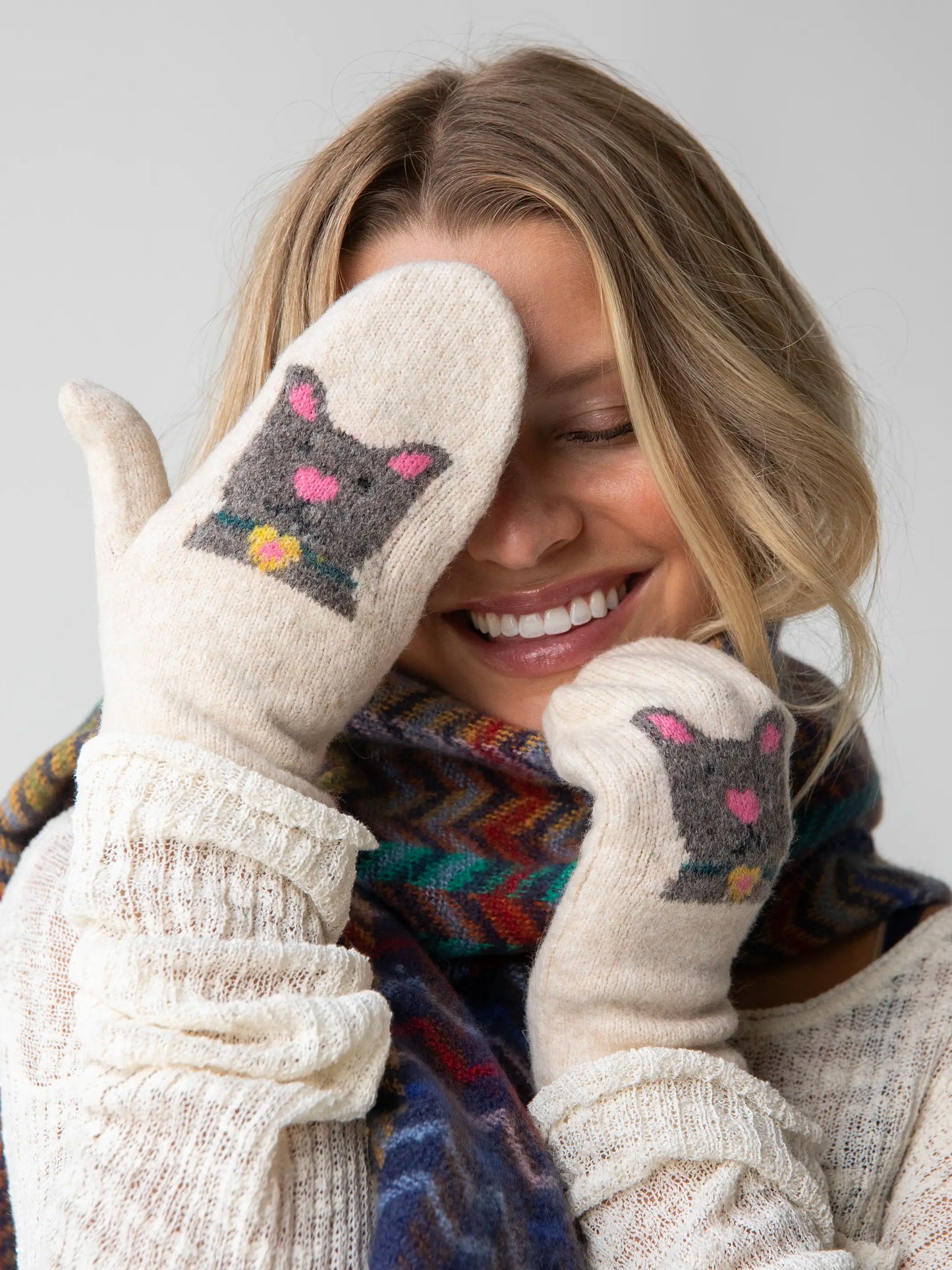 Intarsia Mittens - Cream Cat