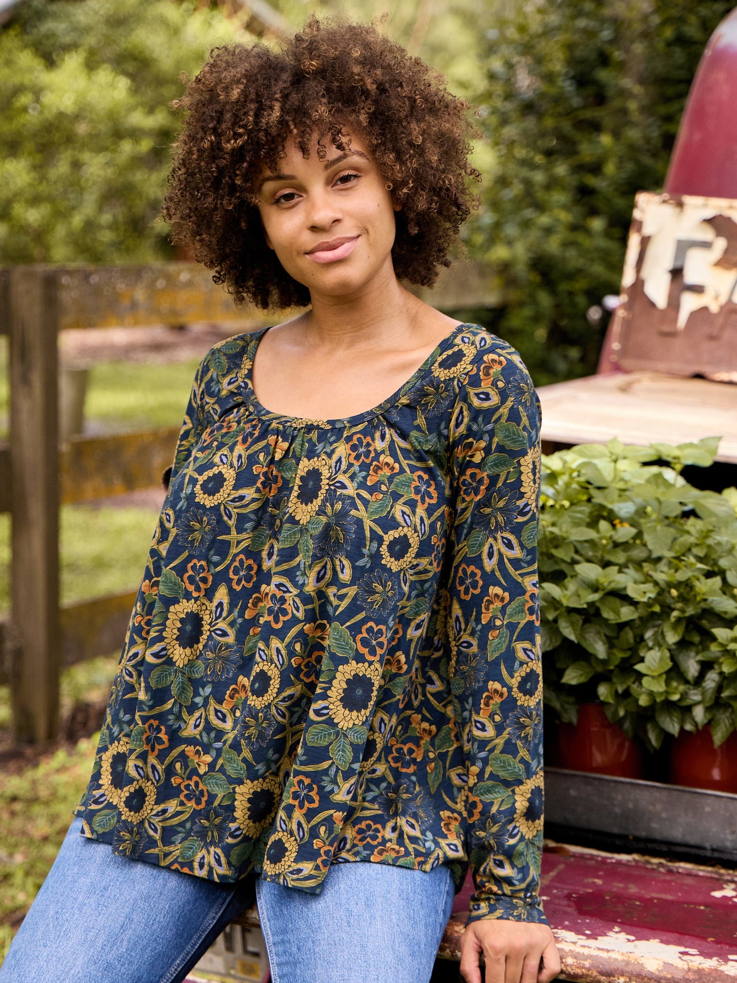 Iris Cotton Top - Navy Tan Dahlias