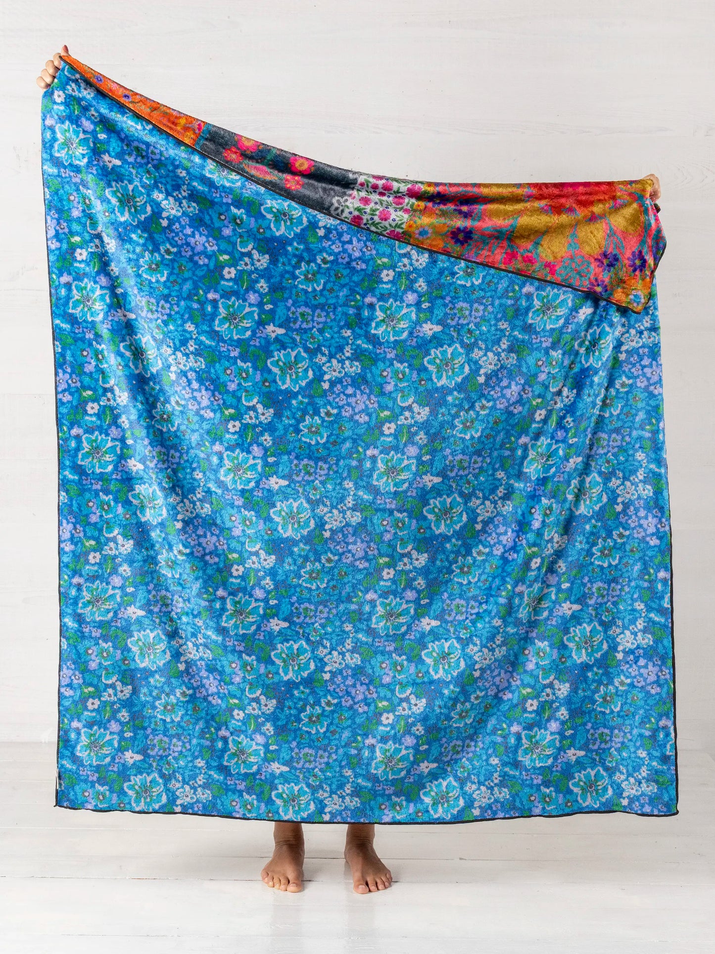 Double-Sided Cozy Throw Blanket - Dog