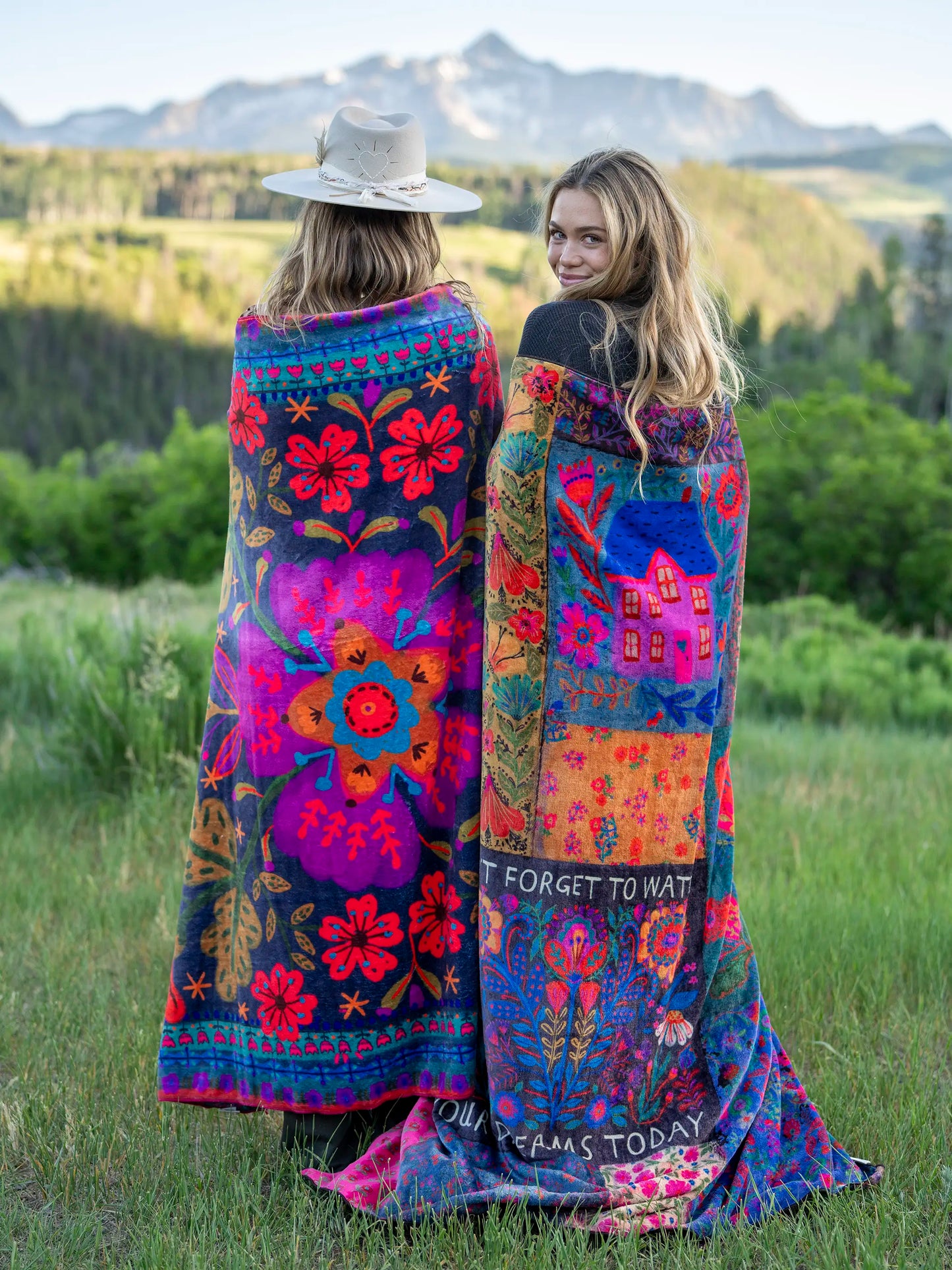 Double-Sided Cozy Throw Blanket - Pink Folk Flower