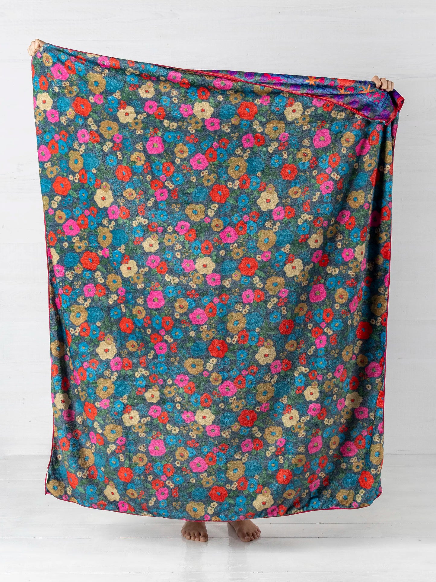 Double-Sided Cozy Throw Blanket - Pink Folk Flower