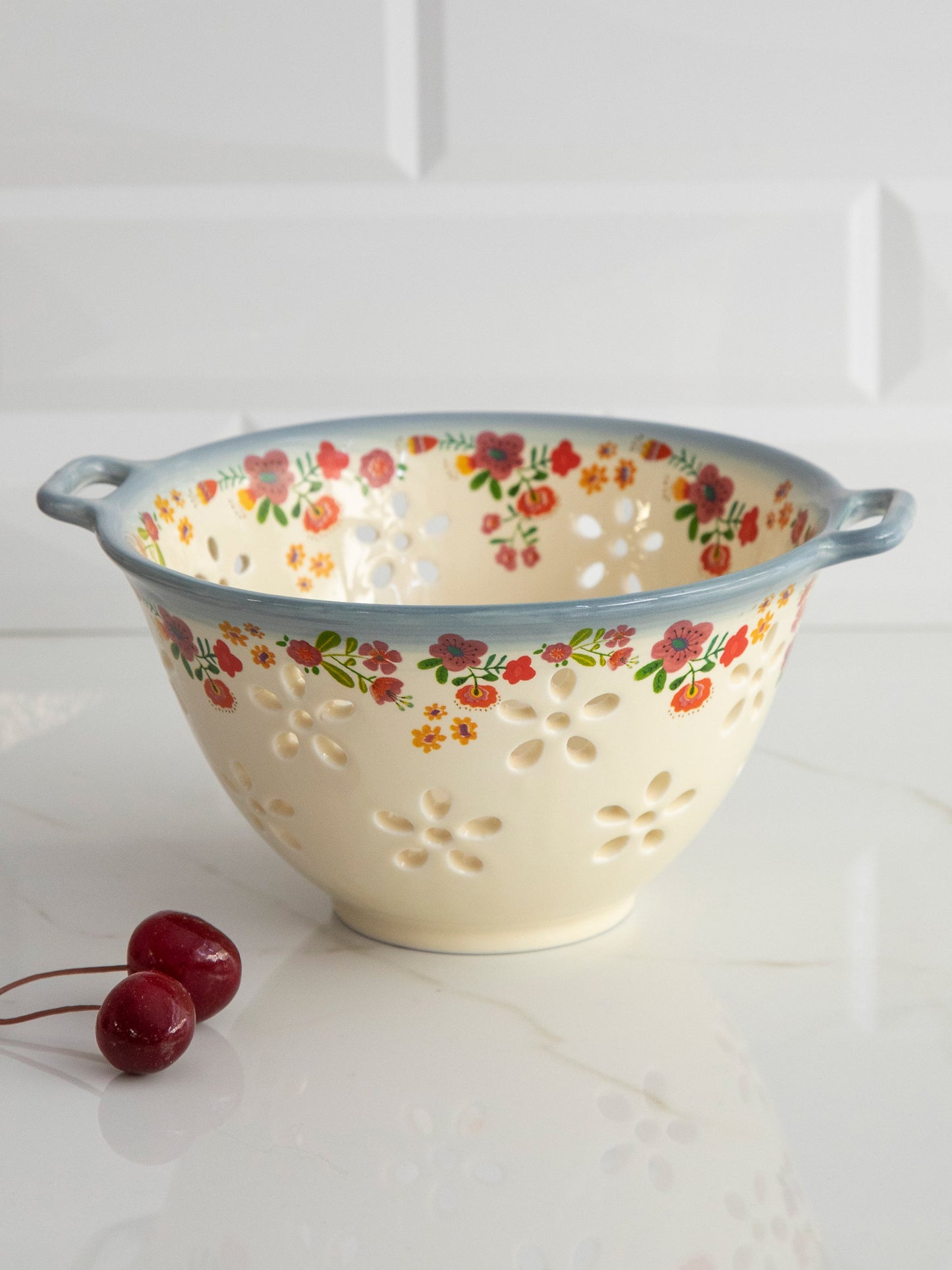 Ceramic Berry Colander - Cream Floral