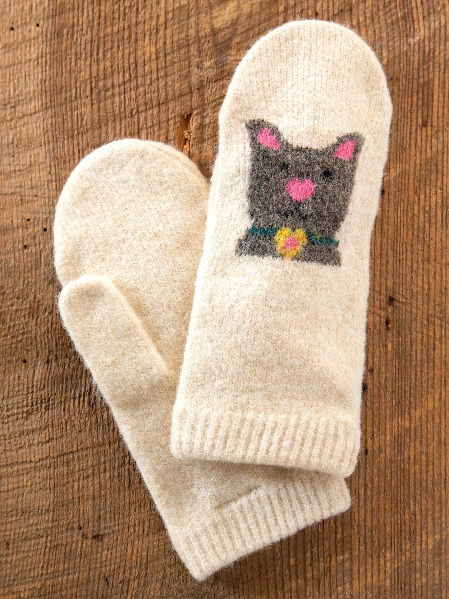 Intarsia Mittens - Cream Cat