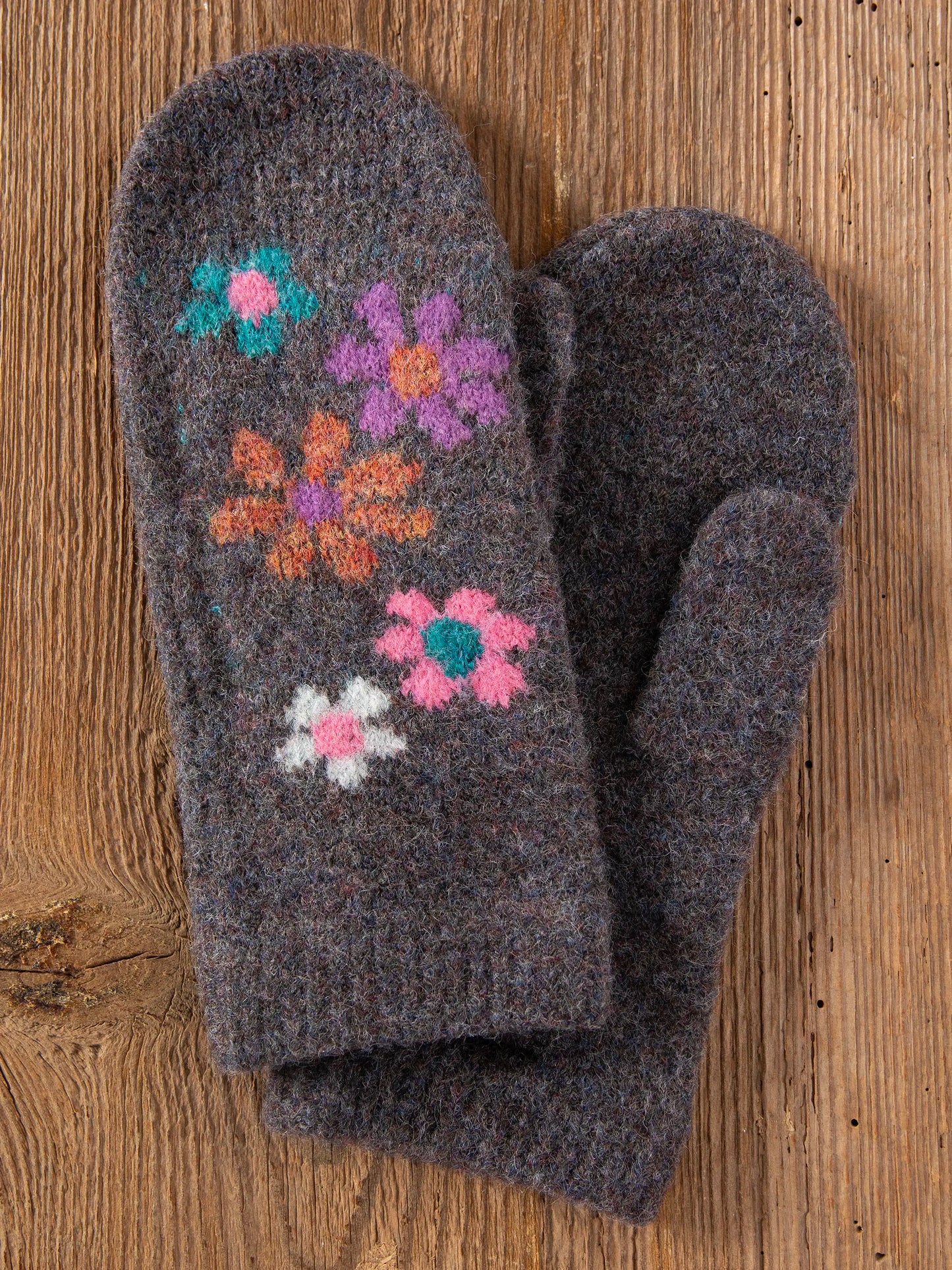 Intarsia Mittens - Charcoal Daisy