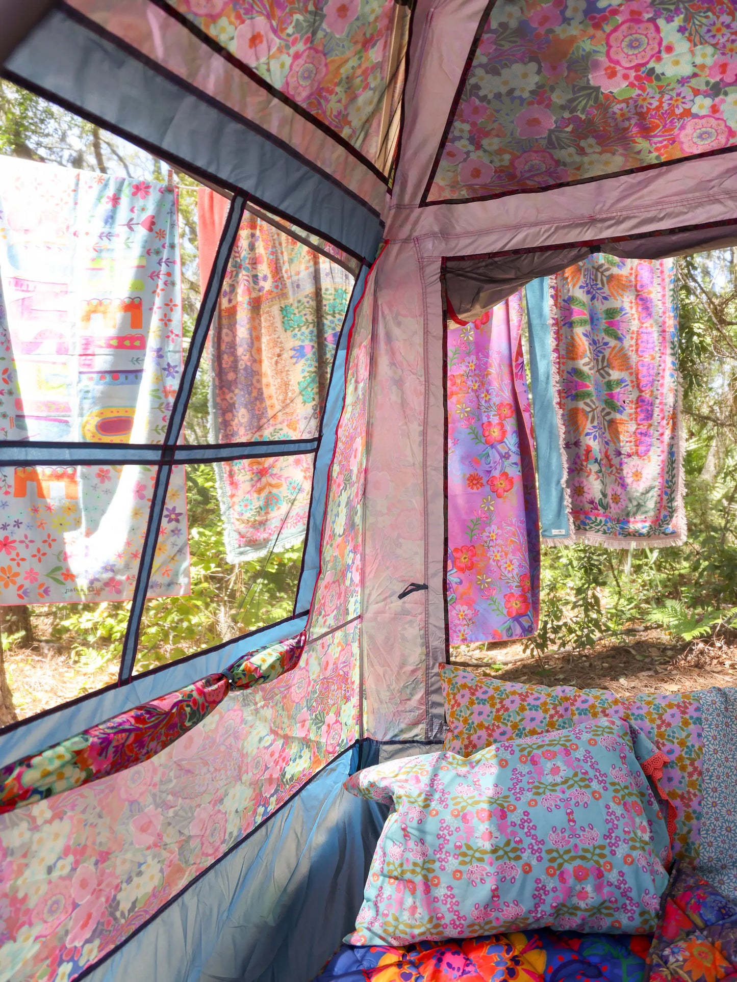 Live Happy Camping Tent - Cozy Cottage